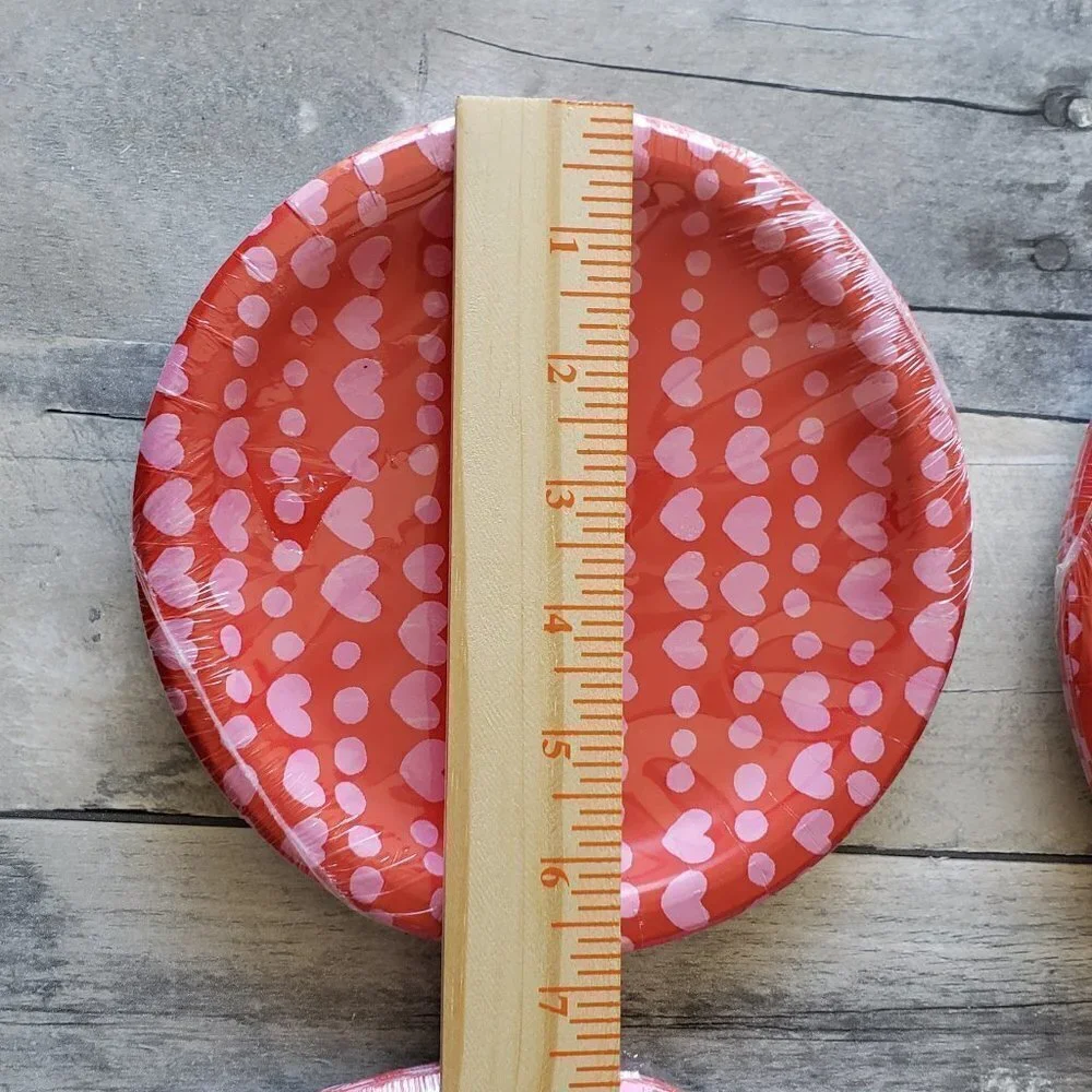 NWT - Happy Heart Day & Heart Paper Plates (set of 4)